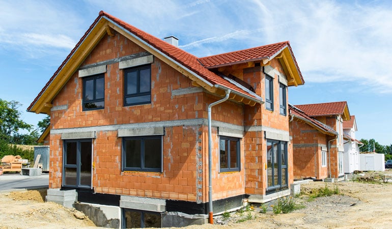 Construction d'une maison en brique