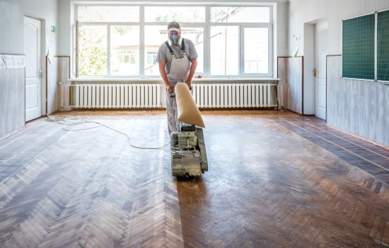 Ponçage d'un parquet pour rattraper une vitrification ratée